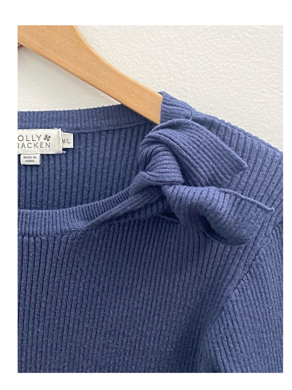 Molly Bracken Ribbed Knit Sweater with Bow Detail Size Medium/Large - Picture 3 of 3